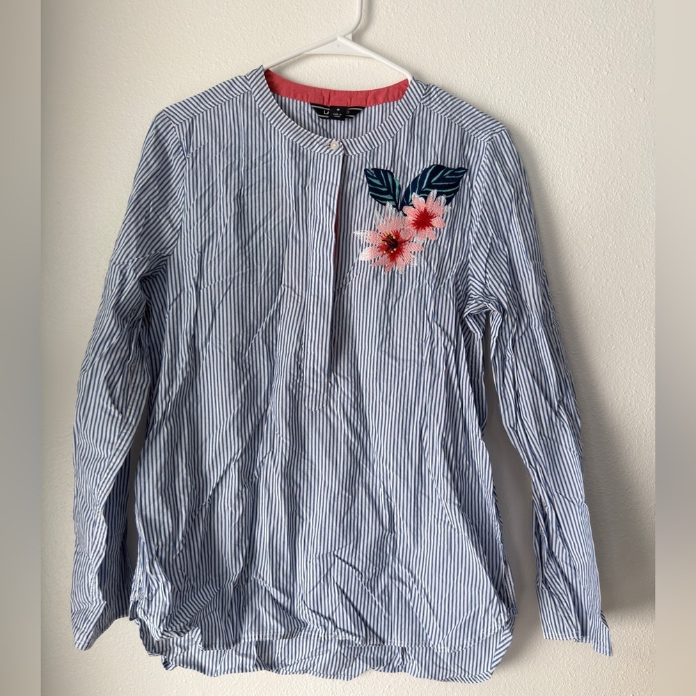 Lands' End Long Sleeves Pin Stripe Embroider Floral Button Up Blouse Sz 8